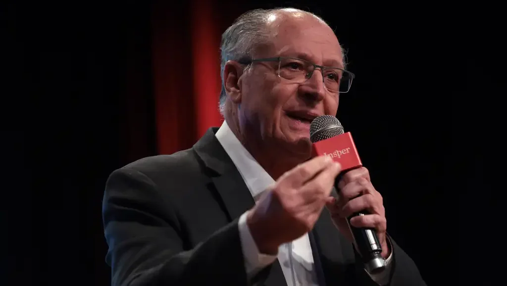 Alckmin Vê Sinais Positivos em Diálogo Brasil-EUA Após Encontro Lula-Trump na Malásia