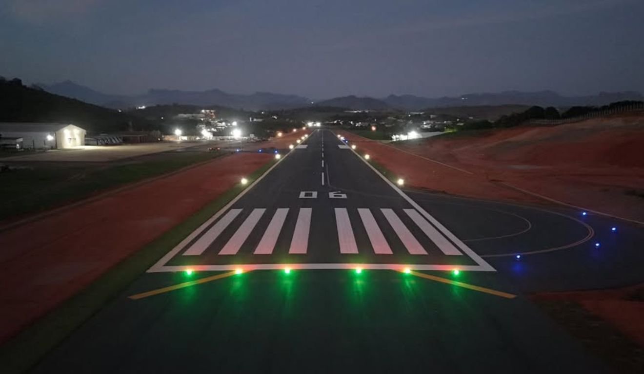 Aeroporto de Cachoeiro ganha nova iluminação e avança rumo à conclusão em 2026