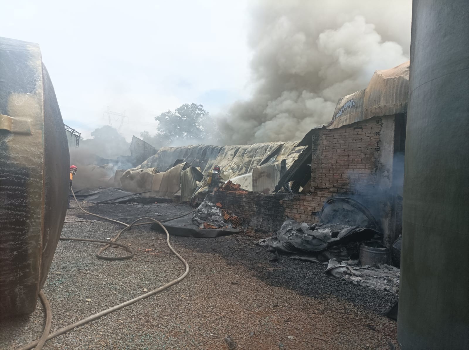 Incêndio atinge indústria de caixas d’água em Limeira