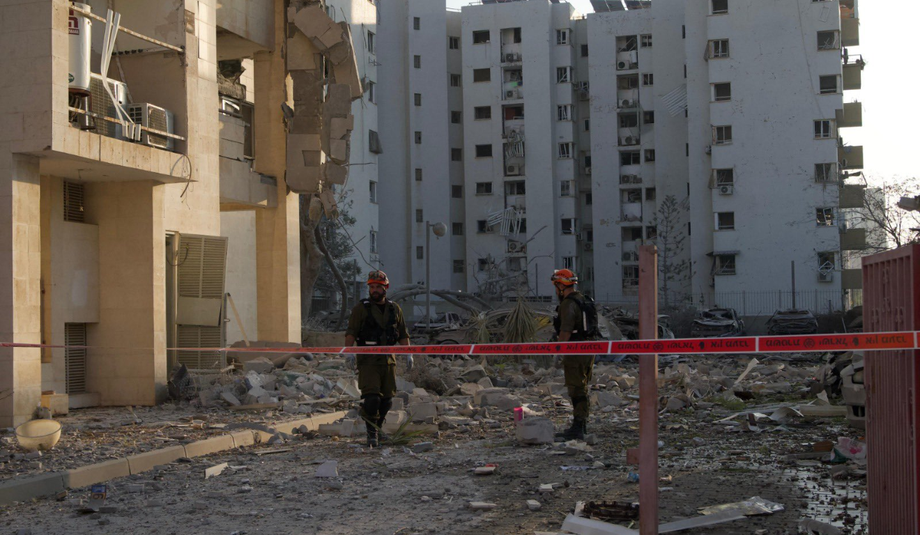 Cessar-Fogo Entra em Vigor entre Israel e Hamas, Sinalizando Fim de Conflito Devastador em Gaza