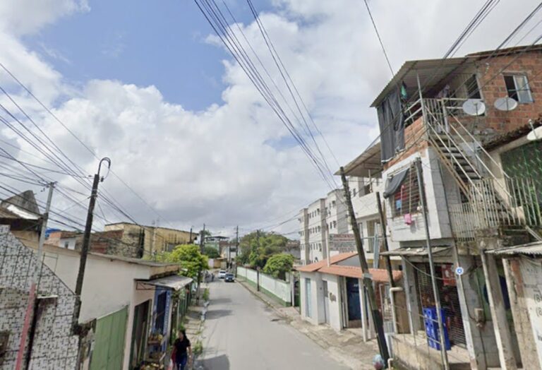 Caminhão atropela e mata idosa em Camaragibe