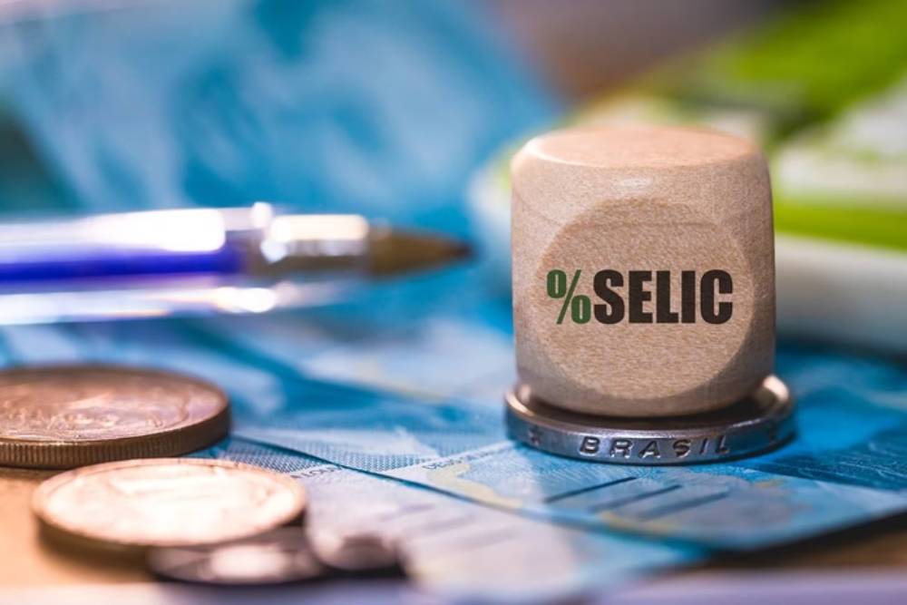 Focus: Selic Estável em 15% até 2025, Refletindo Cautela do Copom