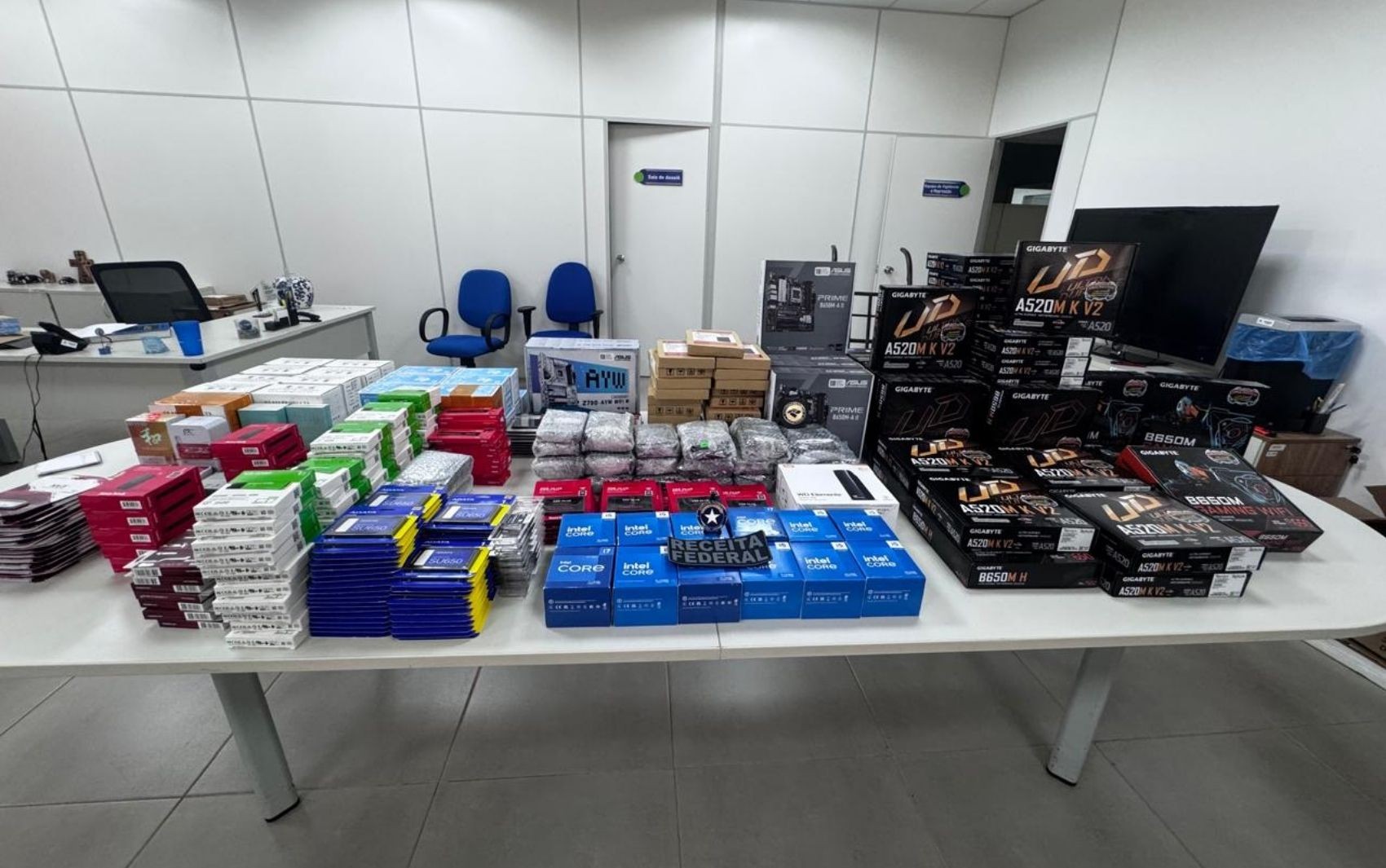 Receita apreende eletrônicos importados avaliados em R$ 800 mil em Ribeirão