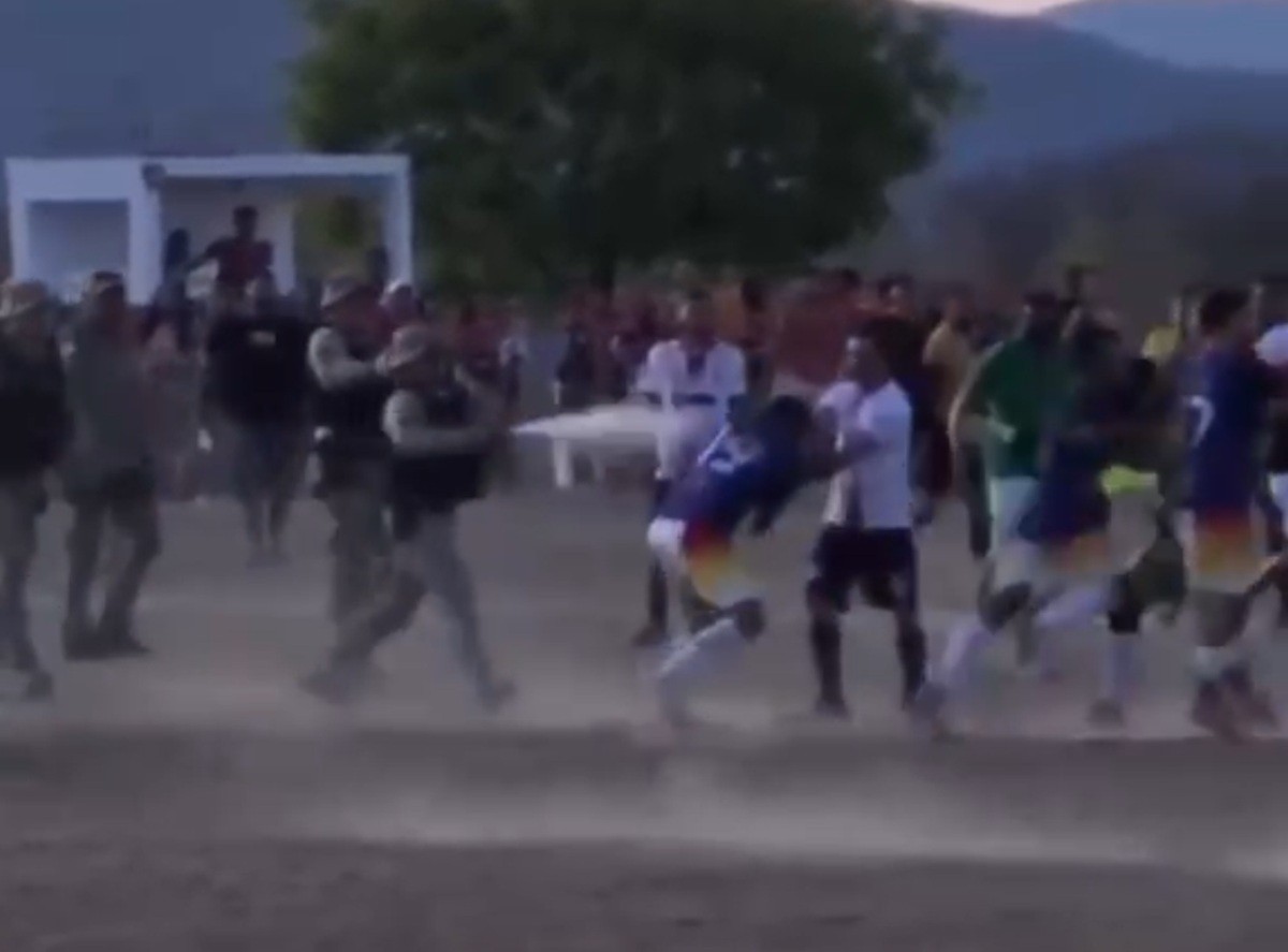 Briga durante final de campeonato amador termina com uso de spray de pimenta