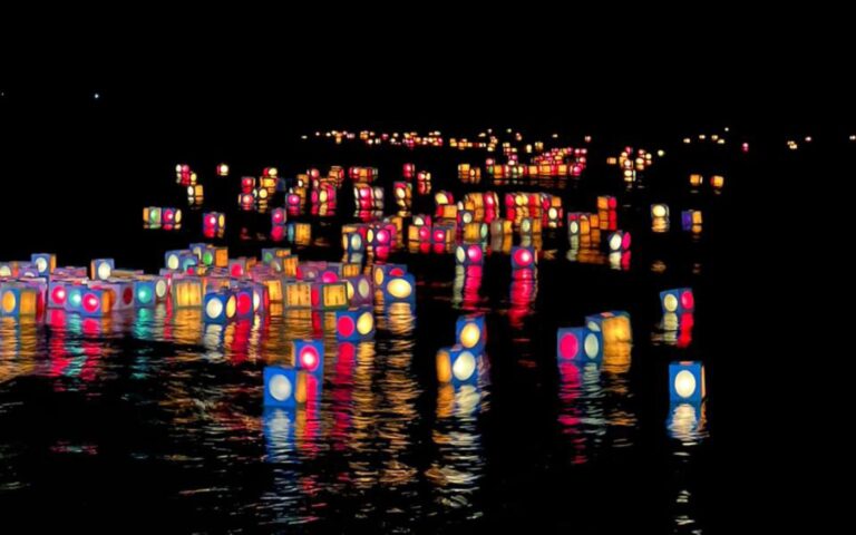 Tooro Nagashi ilumina represa do Paraná com lanternas flutuantes