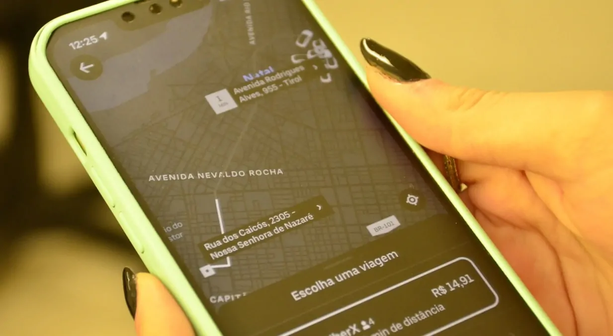 Trabalho por Aplicativos Impulsiona Renda de Milhões no Brasil, Apesar dos Desafios, Revela IBGE