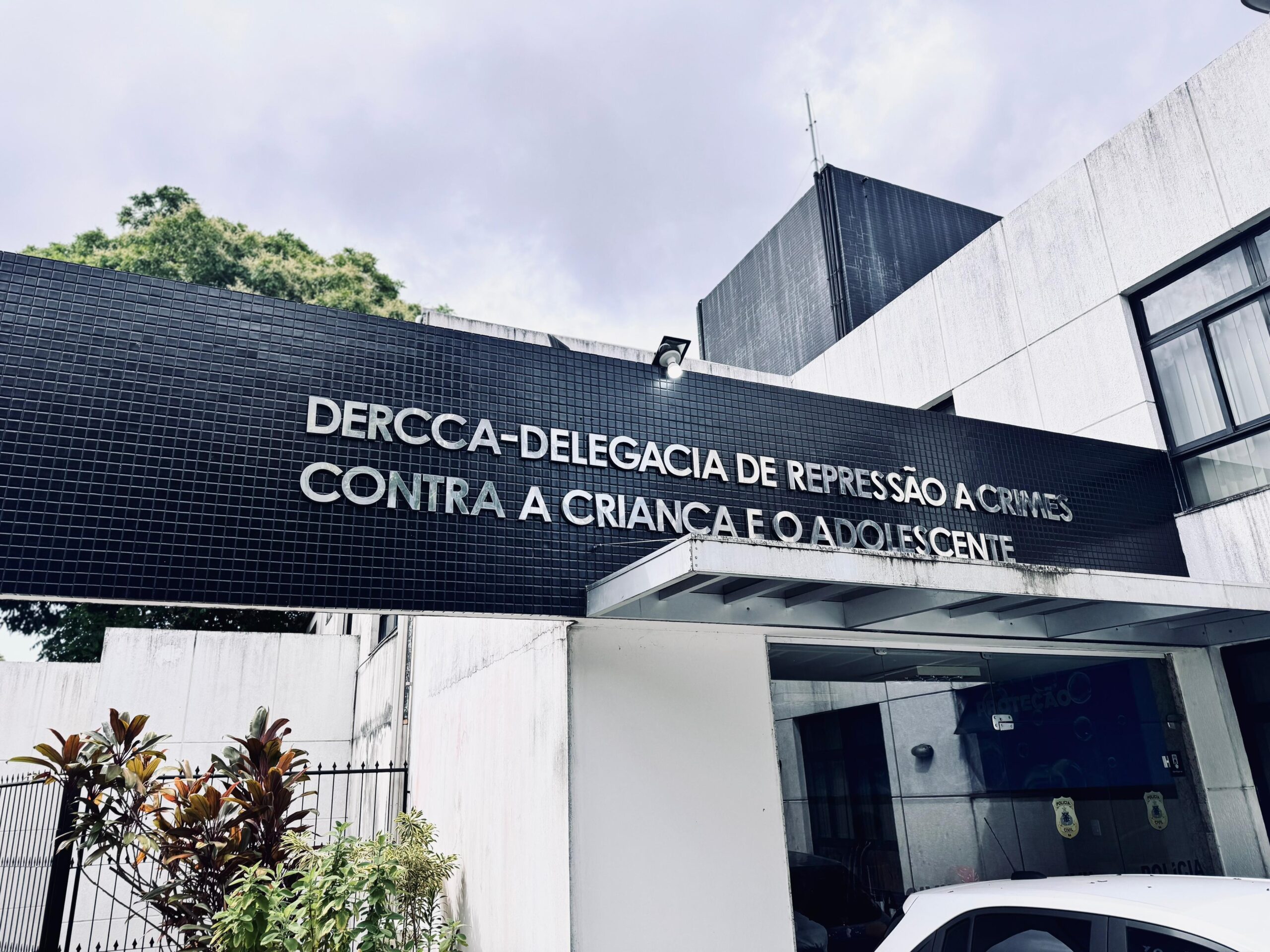 Adolescente de 13 anos é agredida por mãe de colega em Salvador
