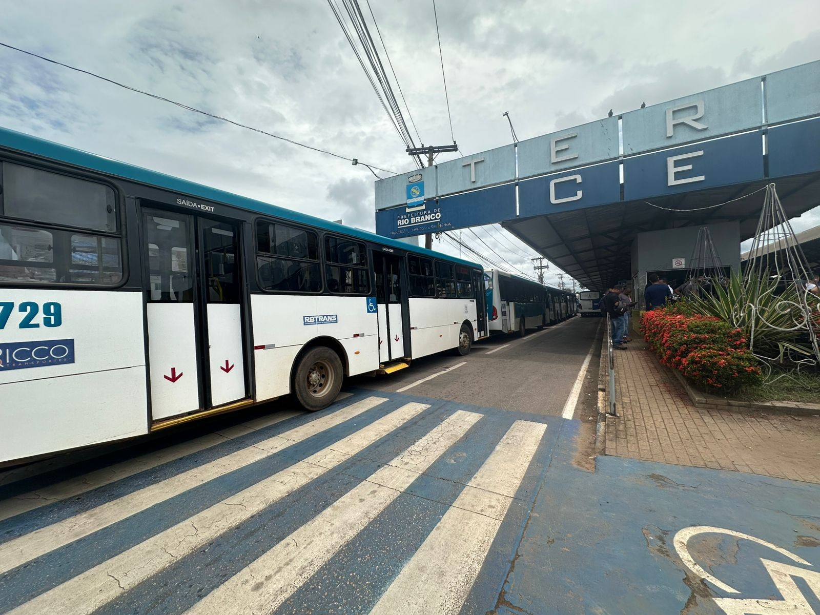 Justiça impede bloqueio do terminal urbano para manifestação em Rio Branco
