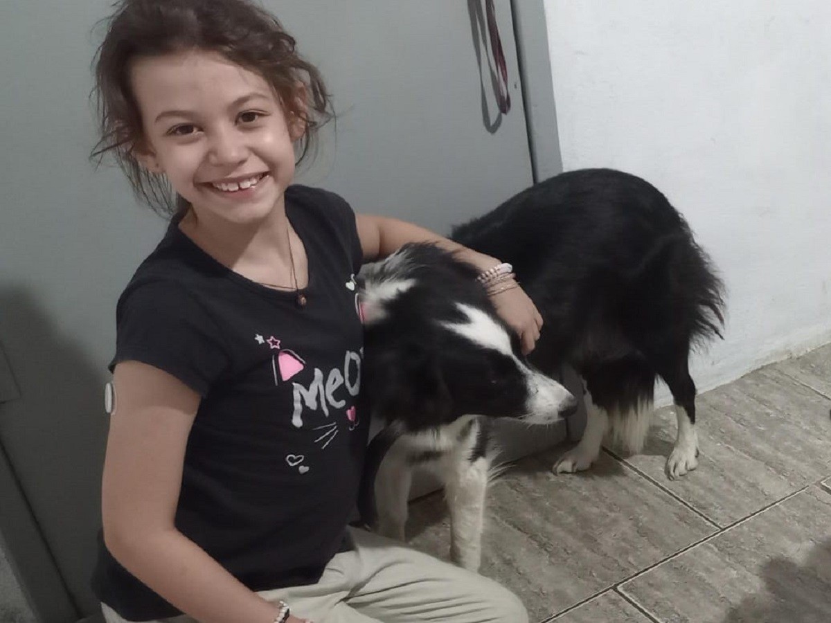 Cadela ajuda no controle glicêmico de tutora com diabetes