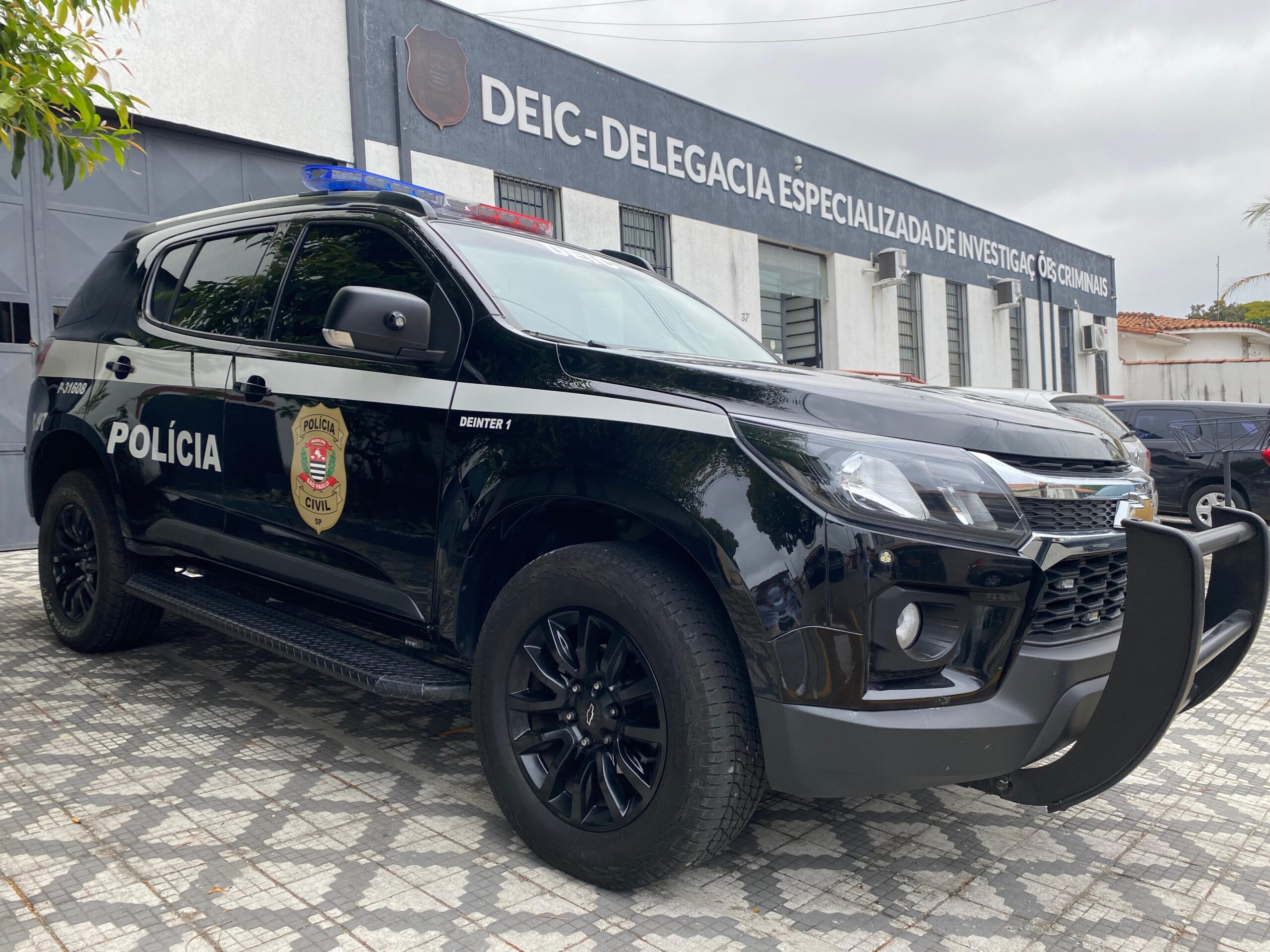 Polícia prende grupo suspeito de tráfico de drogas, armas e golpes bancários