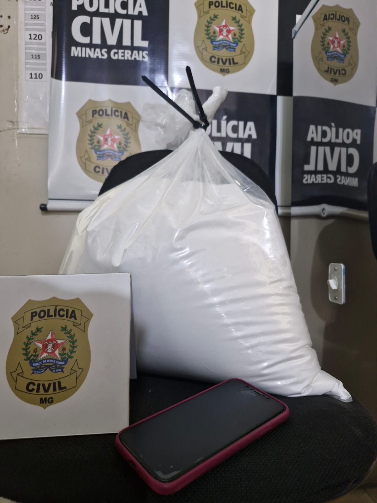 Casal preso com 13 kg de anestésico usado para ‘batizar’ cocaína em Ibirité