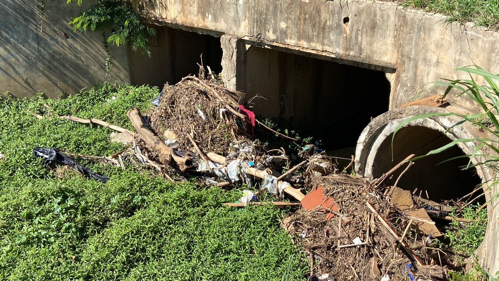 Descarte irregular de lixo preocupa moradores de Piracicaba