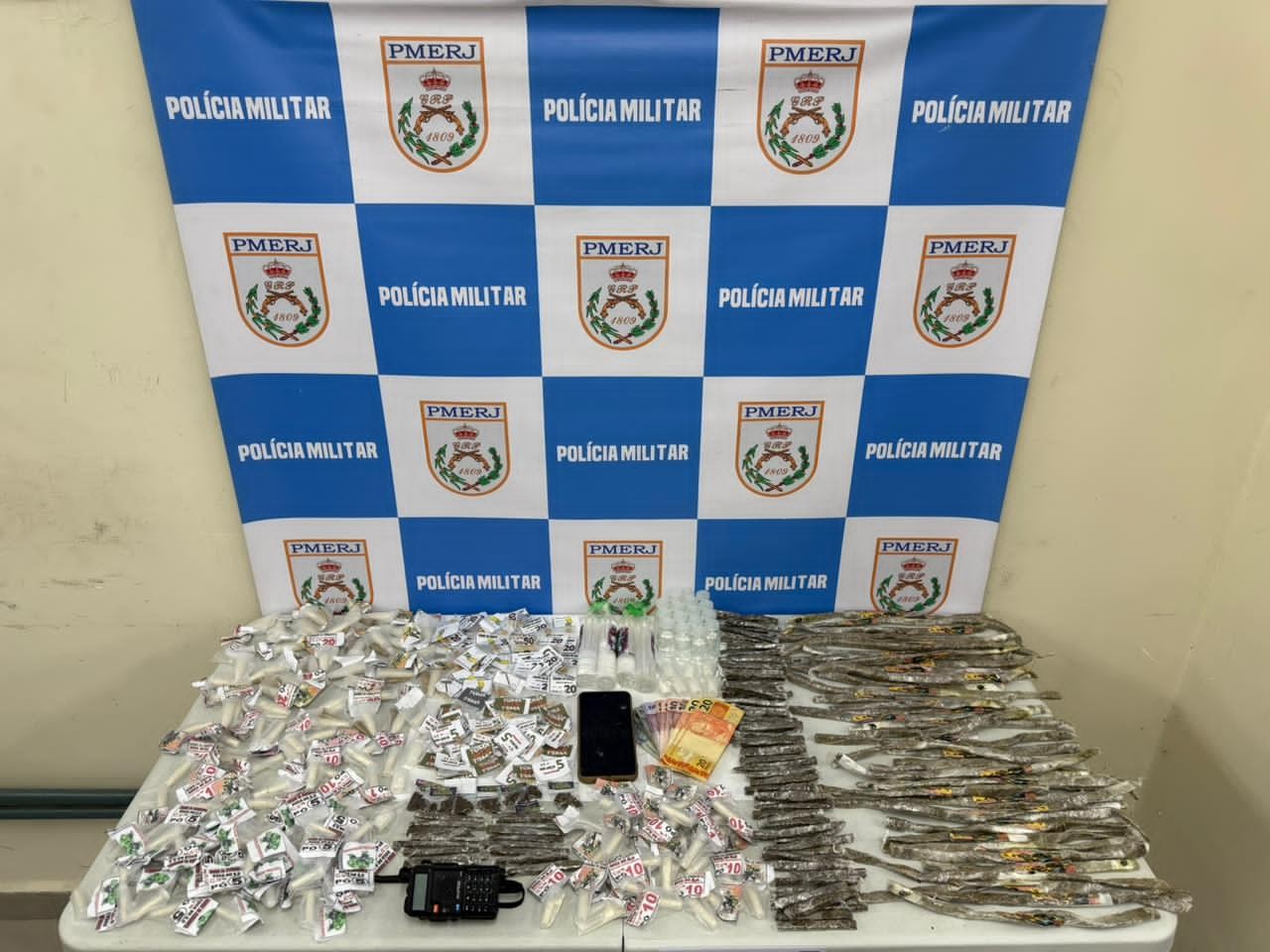 Adolescente apreendido por suspeita de associação ao tráfico de drogas