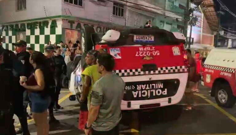 Viatura da PM capota após ser atingida por outro veículo em Belém