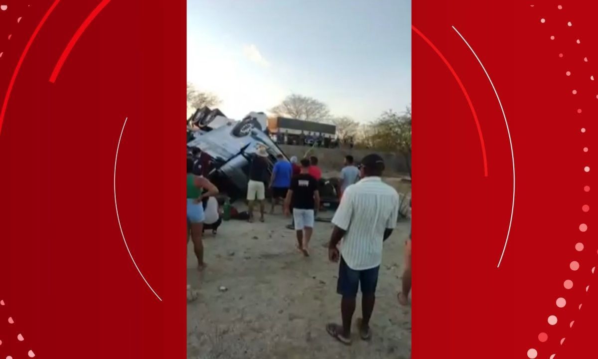 Criança de 2 anos morre após tombamento de carreta na Bahia