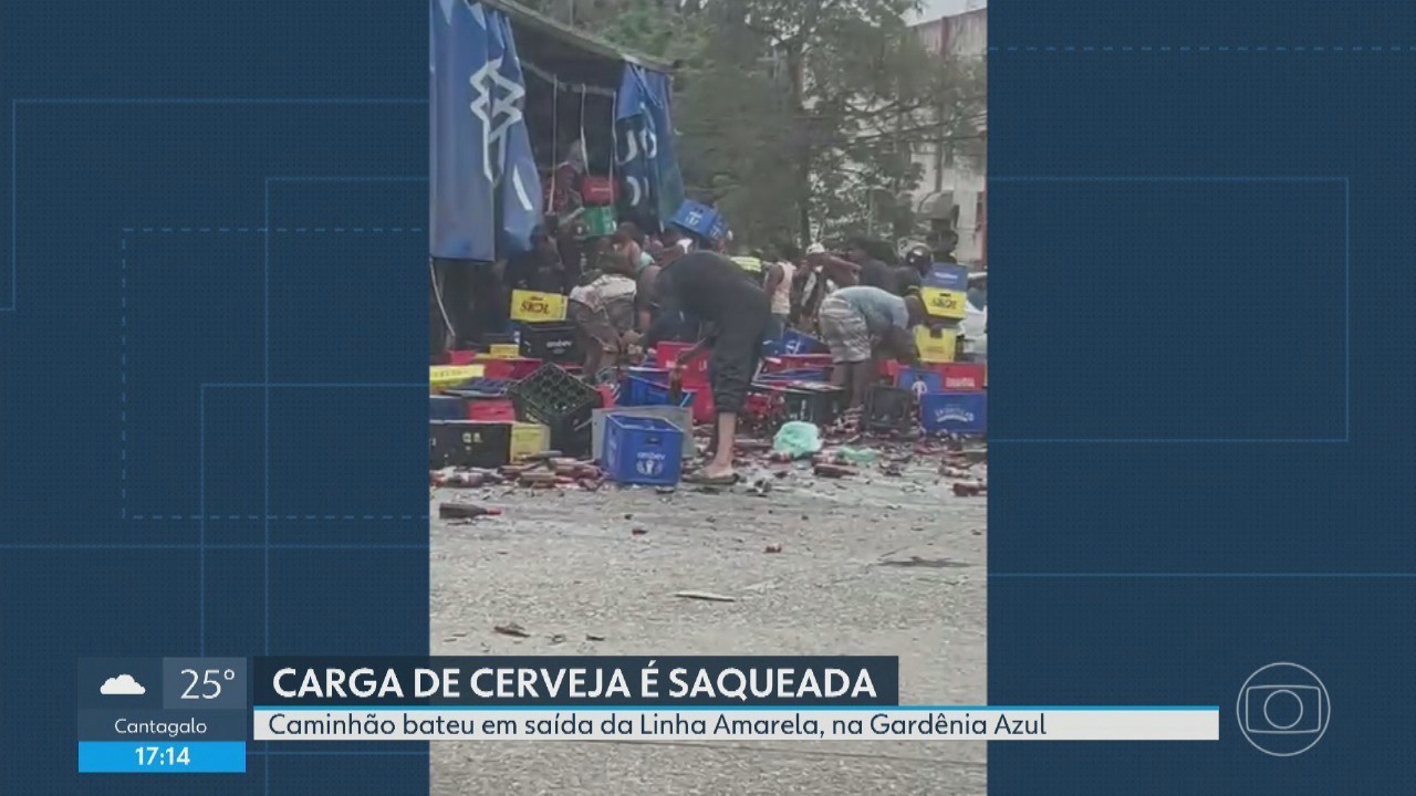 Caminhão de cerveja tomba e é saqueado na Gardênia, Rio