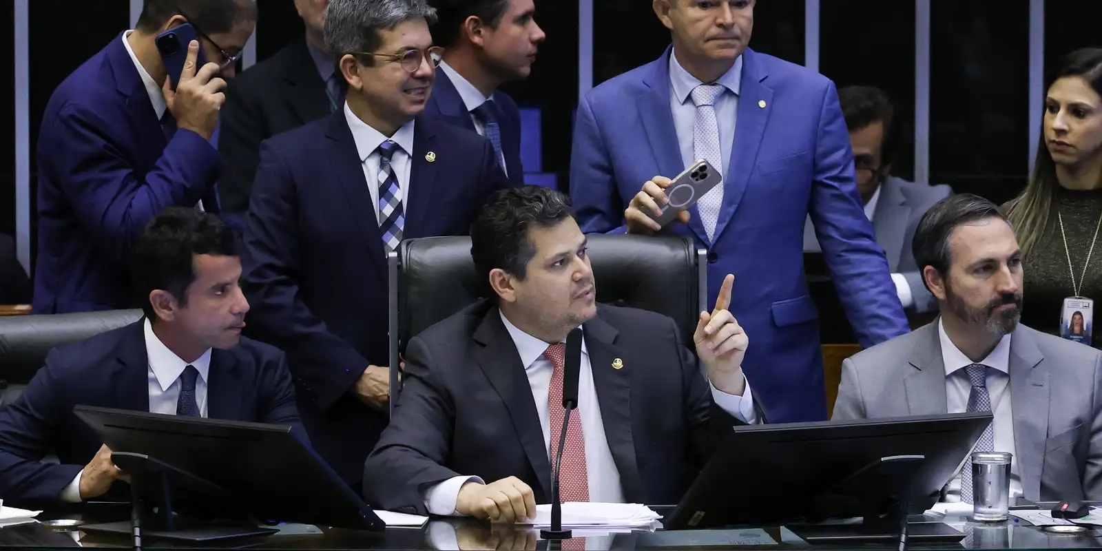 Congresso libera R$ 42 bilhões para Previdência e Bolsa Família em meio a debate sobre controle orçamentário