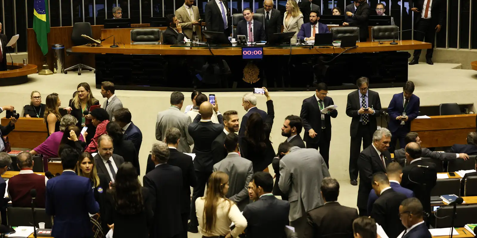 Votação do PL Antifacção é Adiada em Meio a Divergências e Críticas do Governo