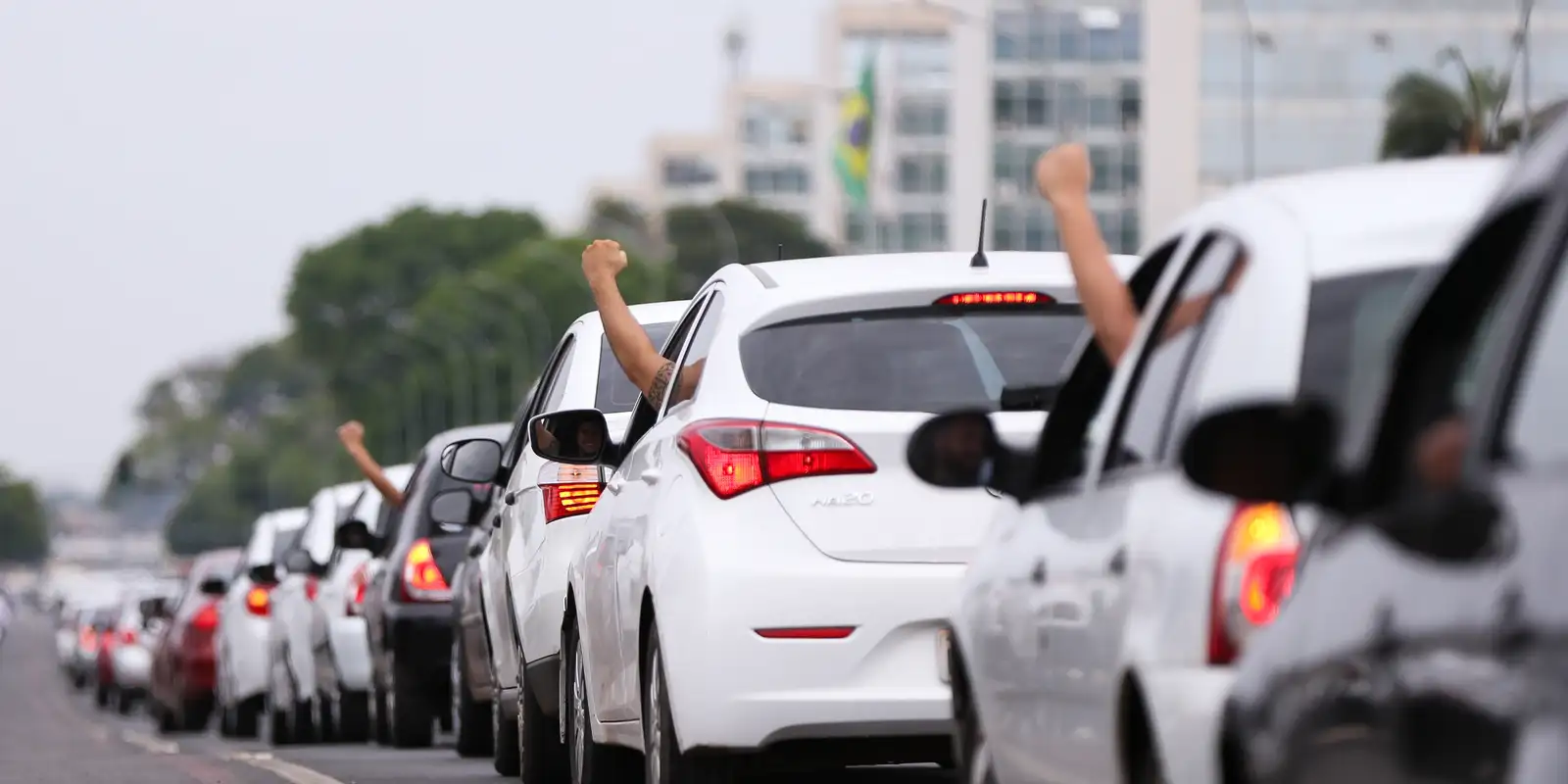 Motoristas de Aplicativo ‘Caíram no Conto do Vigário’, Alerta Sakamoto em Novo Livro