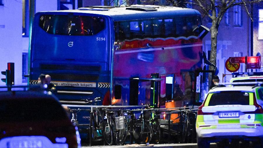 Ônibus provoca tragédia em ponto de ônibus em Estocolmo