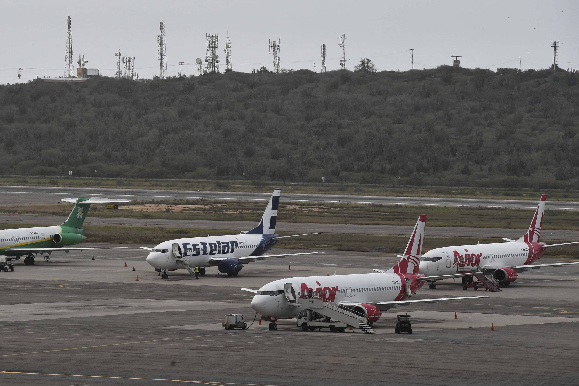 Cancelamento de voos para a Venezuela por companhias aéreas após alerta dos EUA