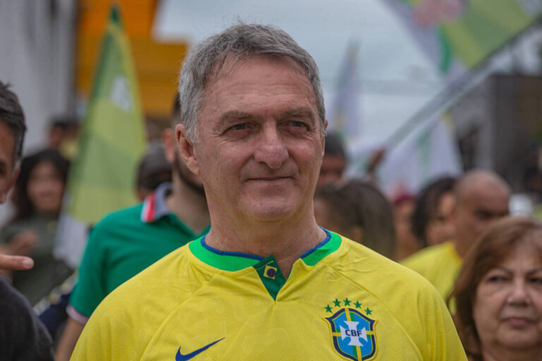 Renato Bolsonaro defende ex-presidente e nega tentativa de violação da tornozeleira