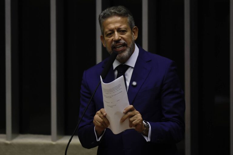 Arthur Lira critica prisão de Bolsonaro e destaca polarização política