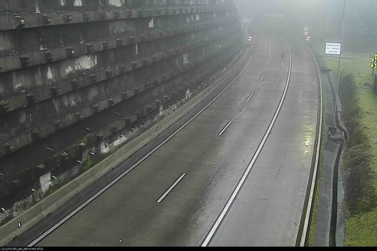 Alerta vermelho para tempestades no litoral paulista nesta terça-feira