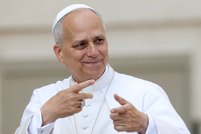 Leão 14: a biografia que revela um papa moderado e firme contra a extrema direita