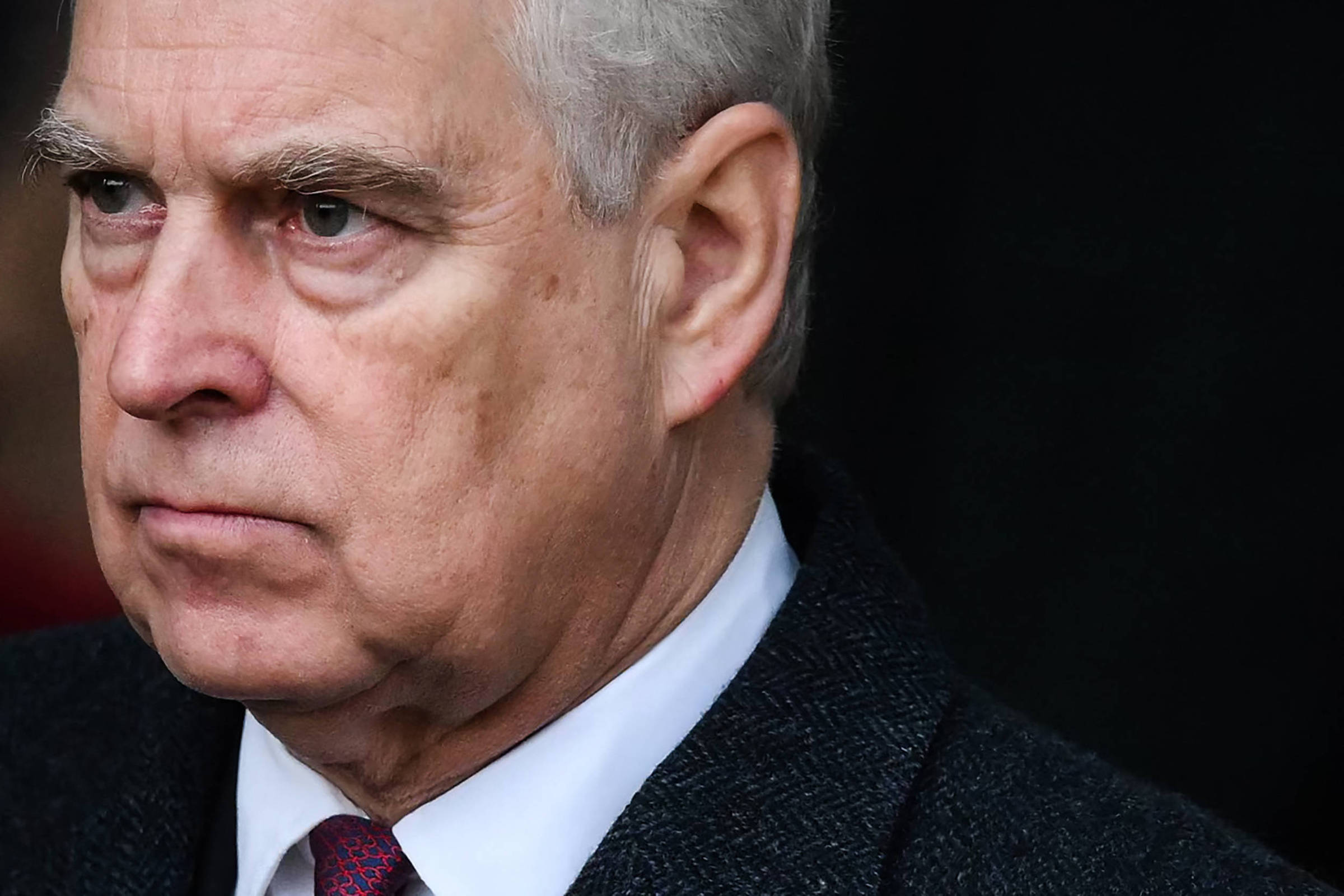 Ex-príncipe Andrew perde última patente militar após escândalos