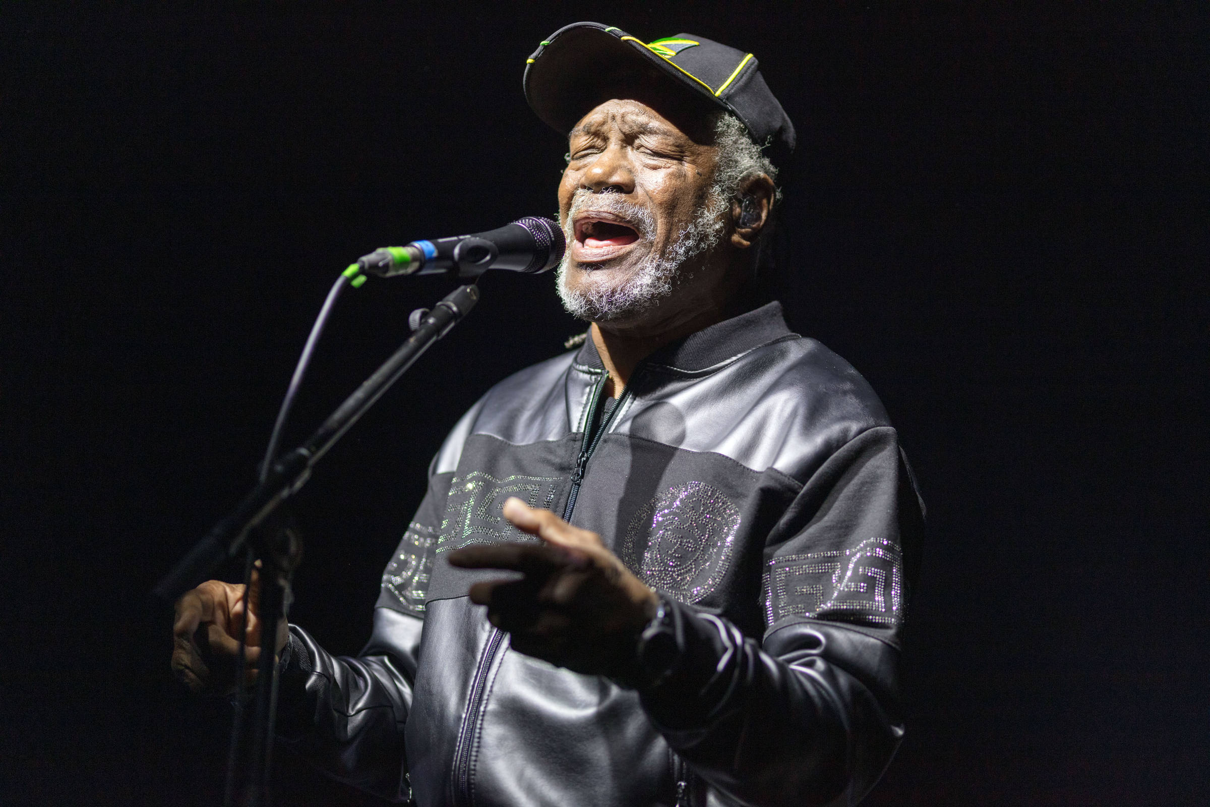 Massive Attack promove protestos políticos em show de São Paulo