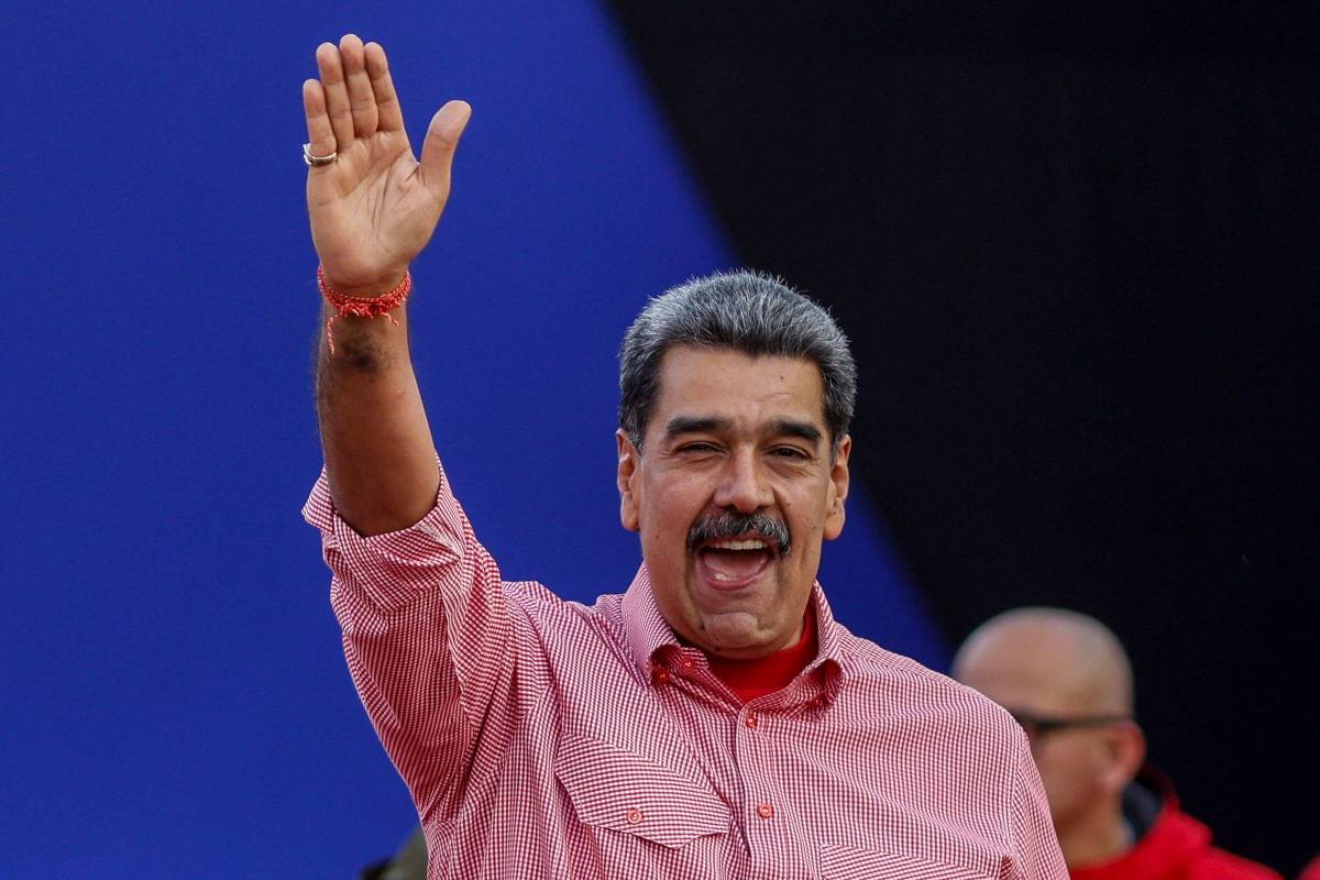 Maduro entoa ‘Imagine’ e clama por paz em meio à tensão com os EUA