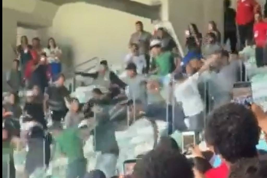 Conflito entre estudantes interrompe aula sobre inteligência artificial em MG