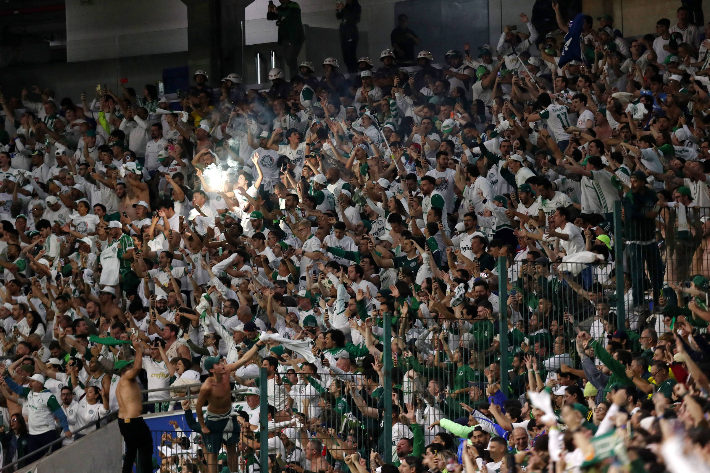 Palmeiras empata com Vitória e permite que Flamengo amplie vantagem