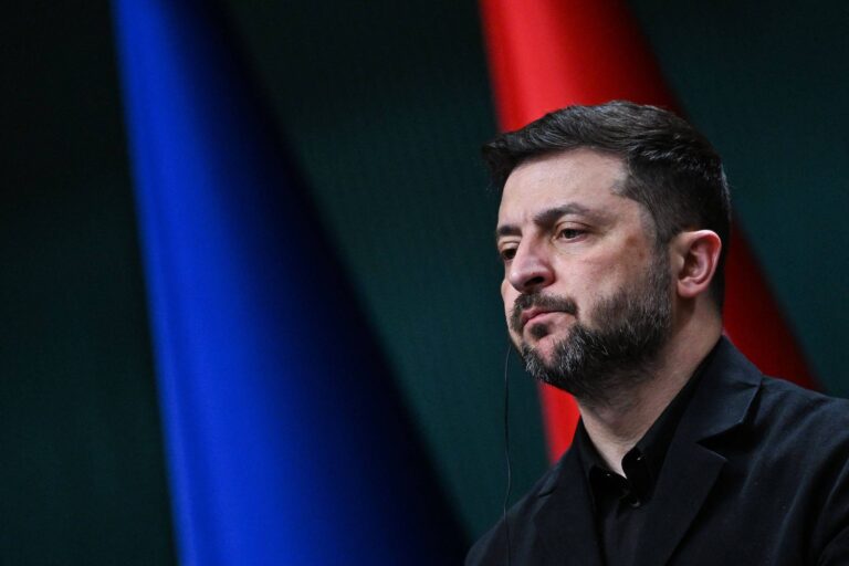 Ucrânia discute com EUA plano para encerrar guerra, afirma Zelenski