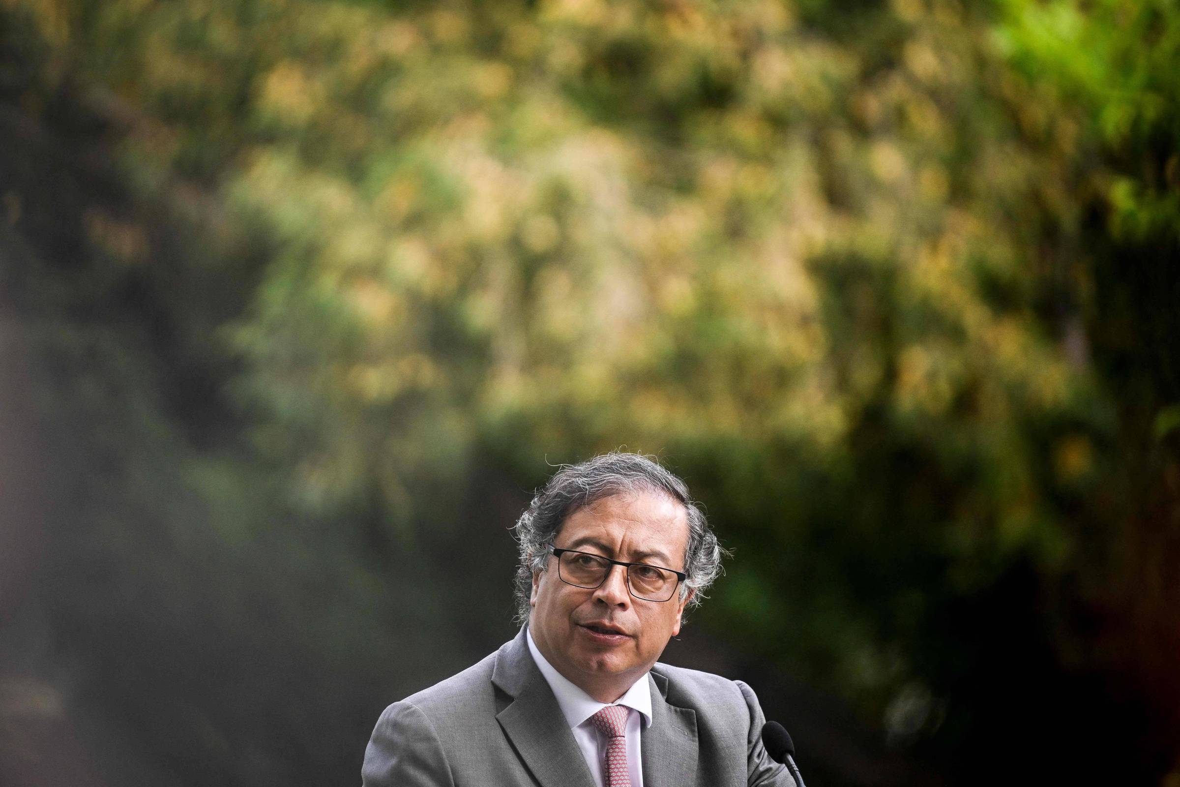 Polêmica sobre gastos de Gustavo Petro em clube de striptease