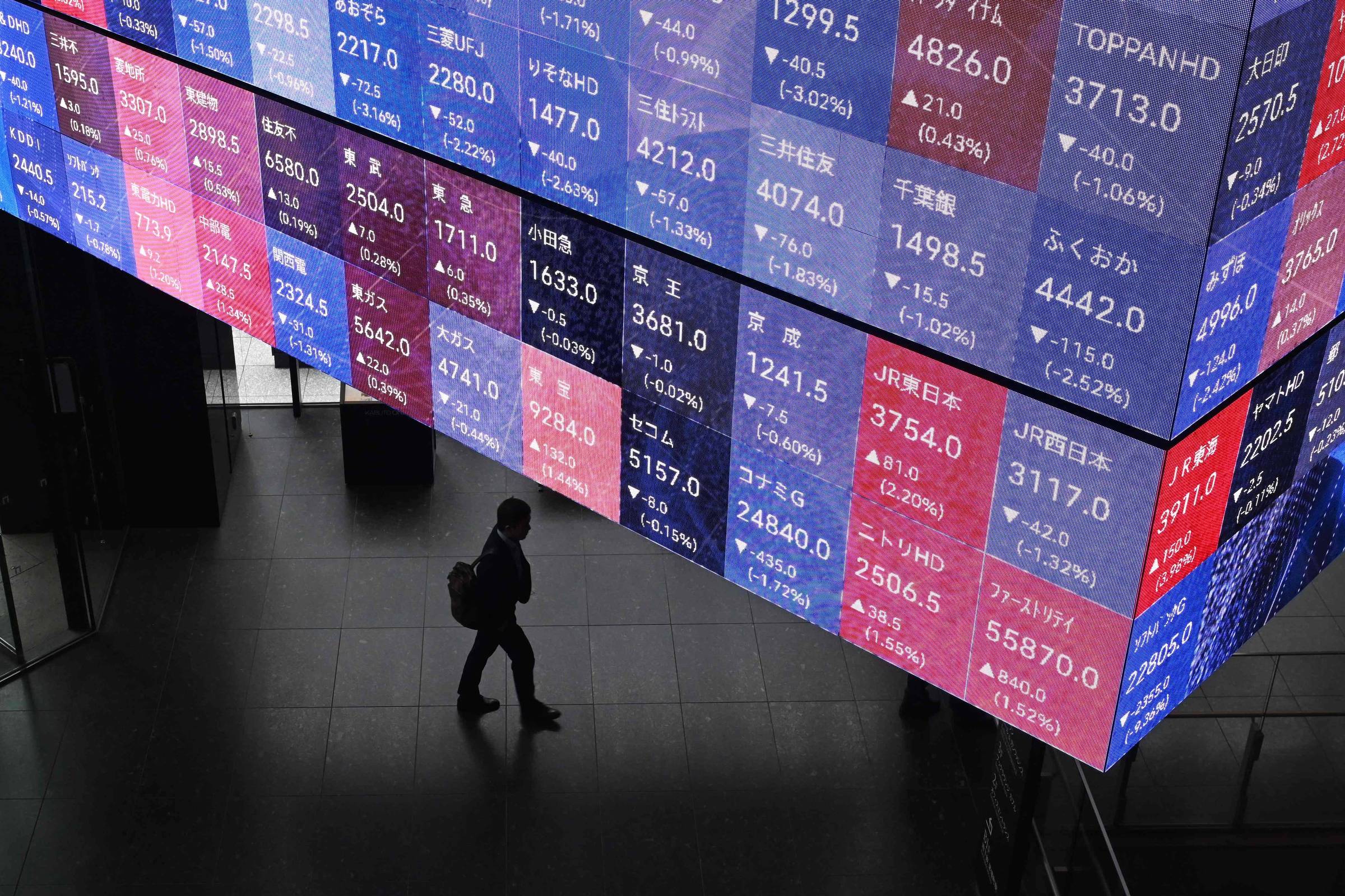 Mercados asiáticos enfrentam queda devido à ansiedade com investimentos em IA