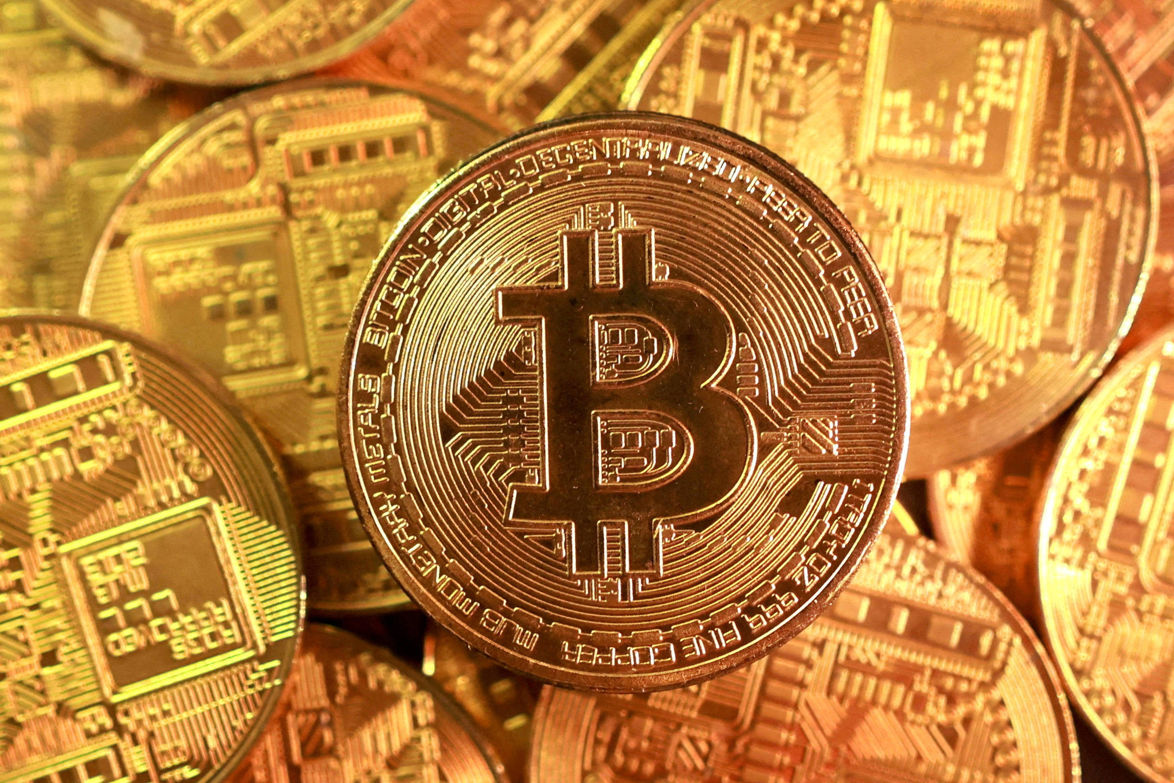 Criptomoedas enfrentam um mês desafiador com impacto em Wall Street