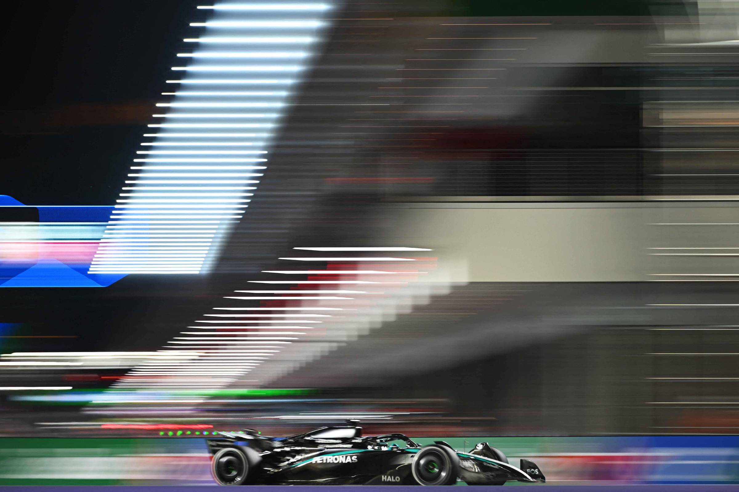 Max Verstappen conquista vitória em Las Vegas, mas Lando Norris se destaca em segundo lugar