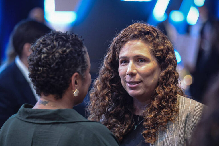 Críticas da ministra da Gestão à reforma administrativa na Câmara