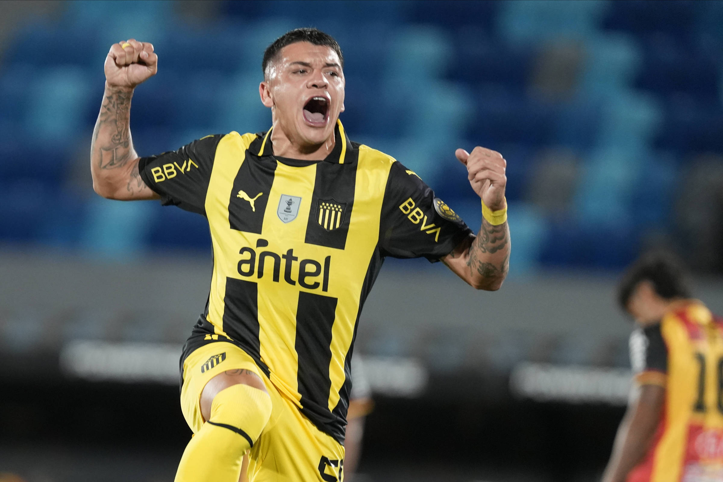 Diego García, atacante do Peñarol, condenado por estupro na Argentina
