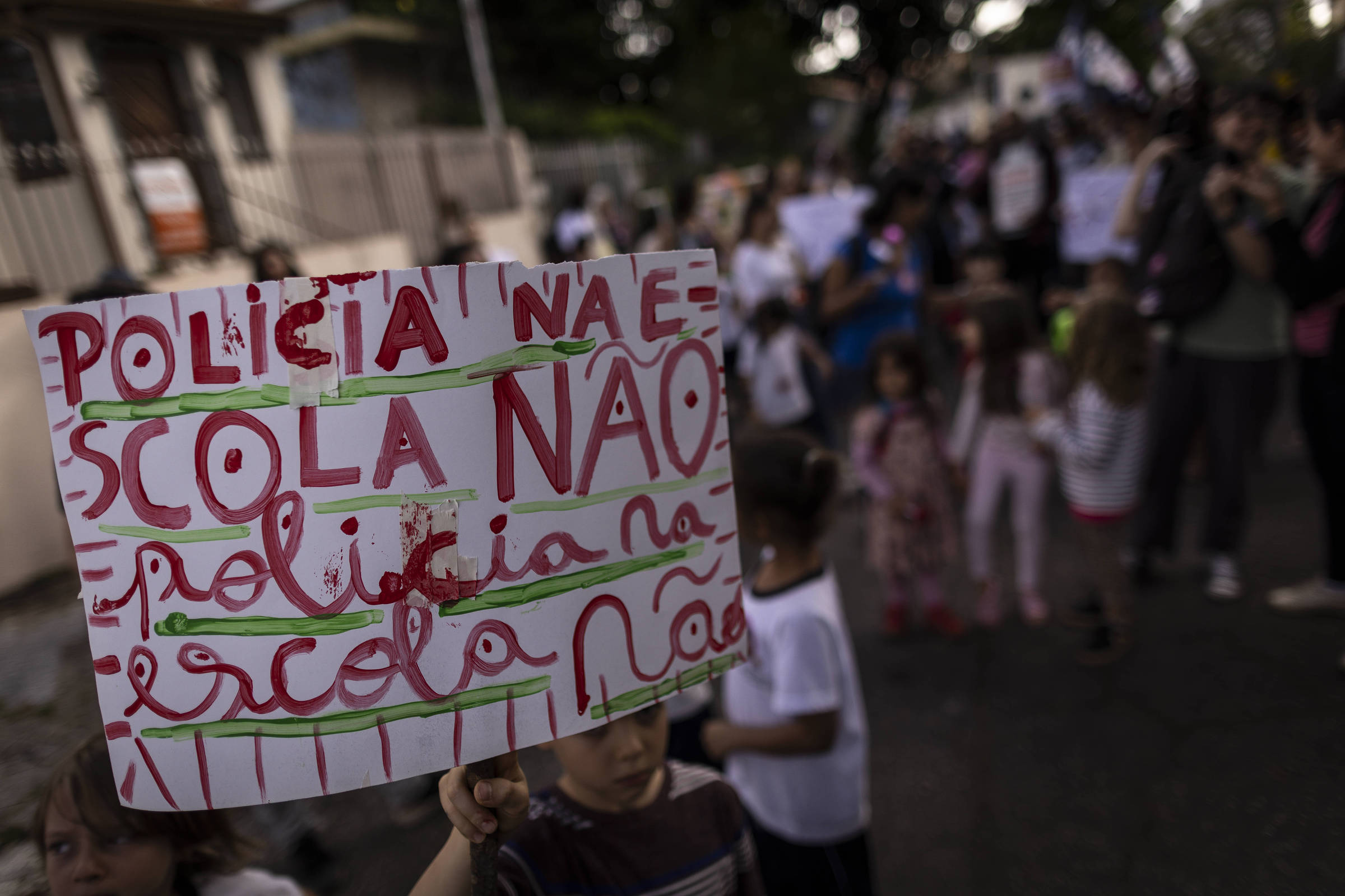 Protestos em São Paulo contra invasão de escola por PMs