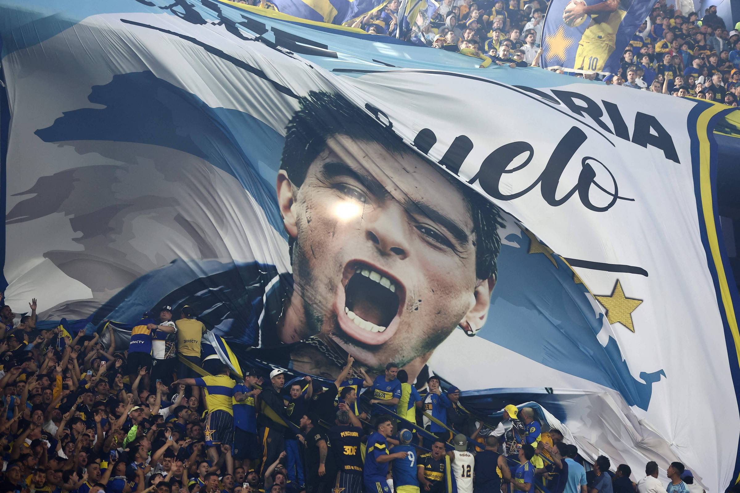 Futebol argentino presta homenagens a Maradona em aniversário de sua morte