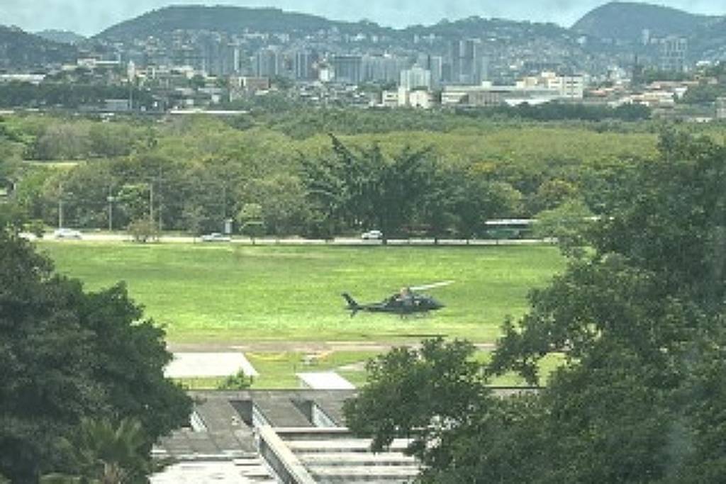 Tiroteio interrompe Linha Amarela e helicóptero aterrisca em campus da UFRJ