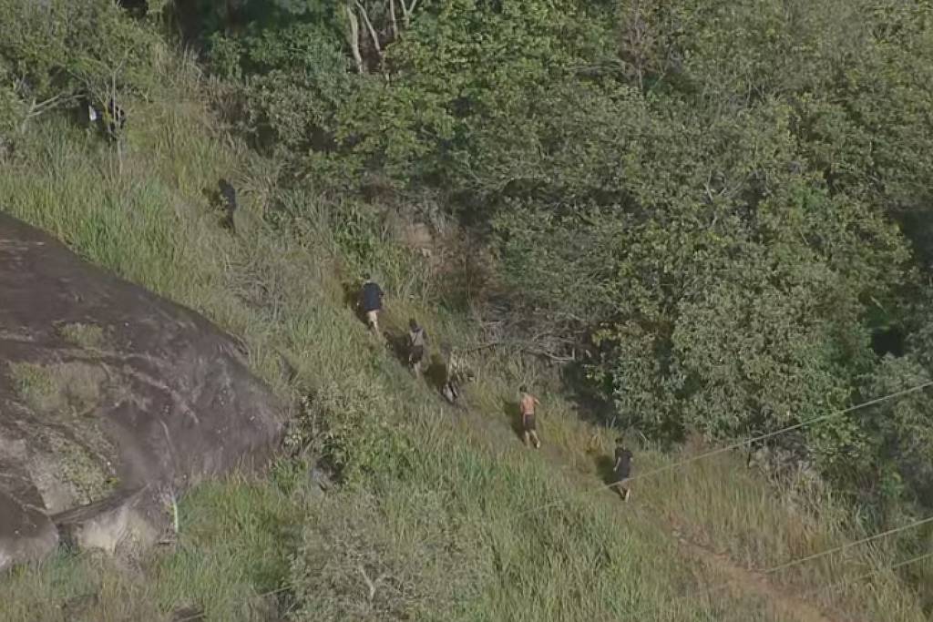 Operação no RJ resulta em fuga de homens armados pela mata
