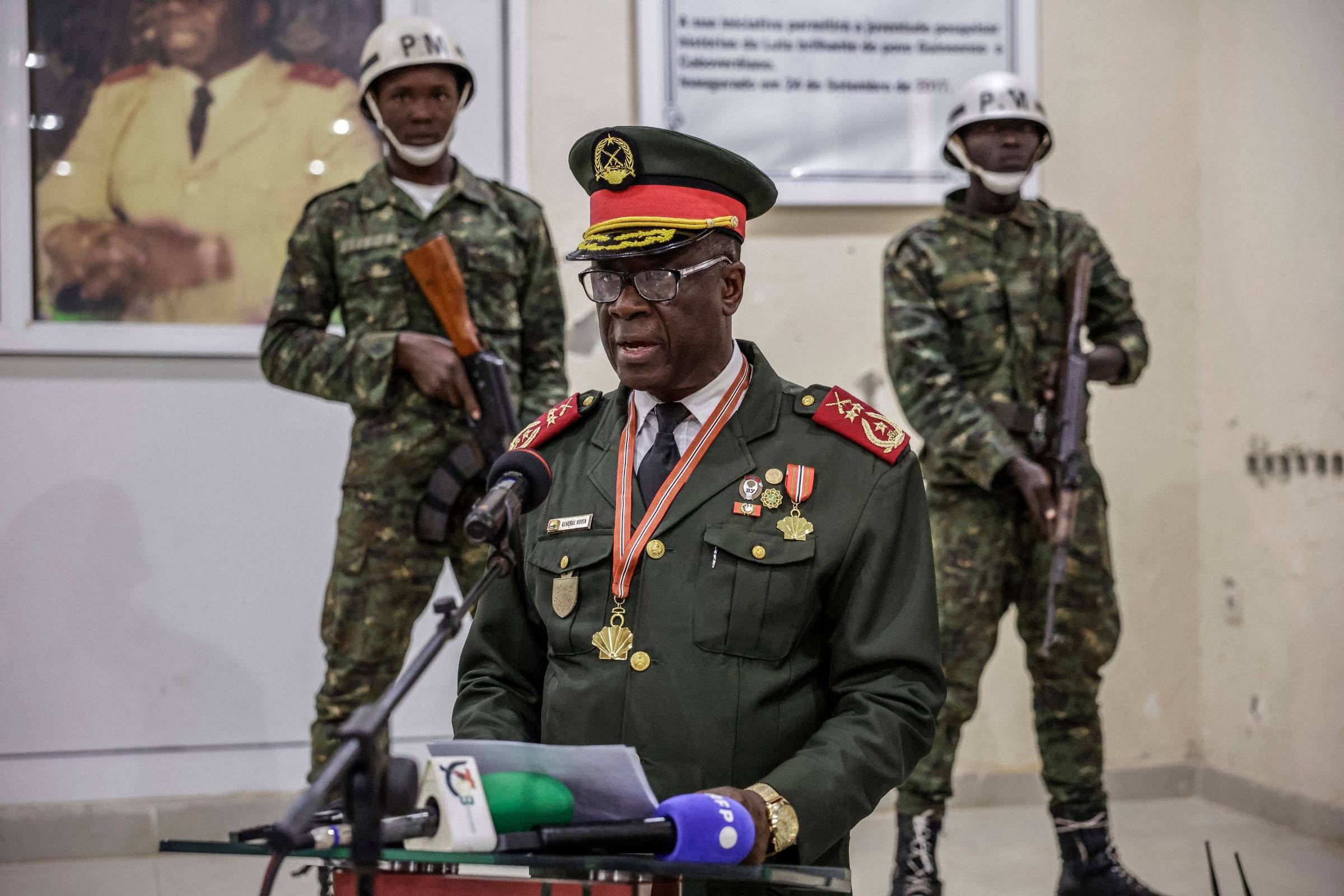 Golpe em Guiné-Bissau: general assume liderança interina após deposição do presidente