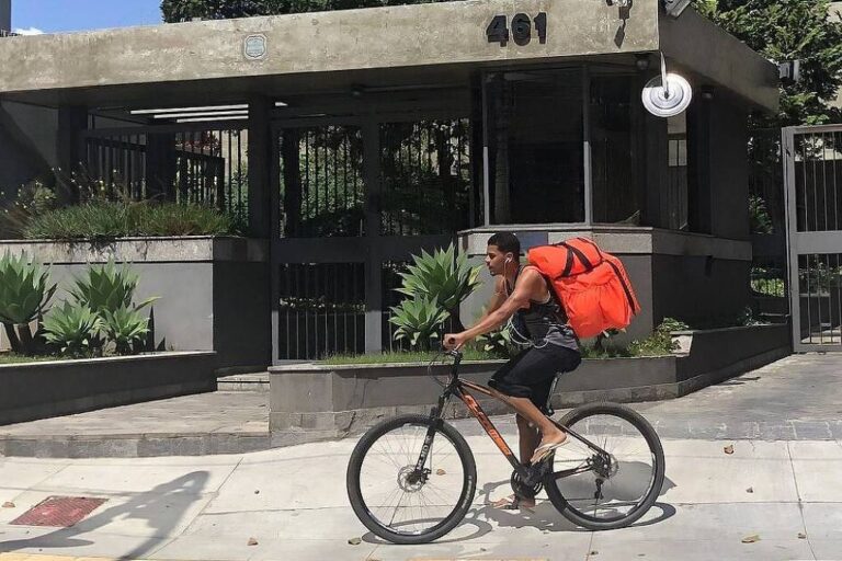 Rio regulamenta entrega de pedidos: regras para entregadores em condomínios