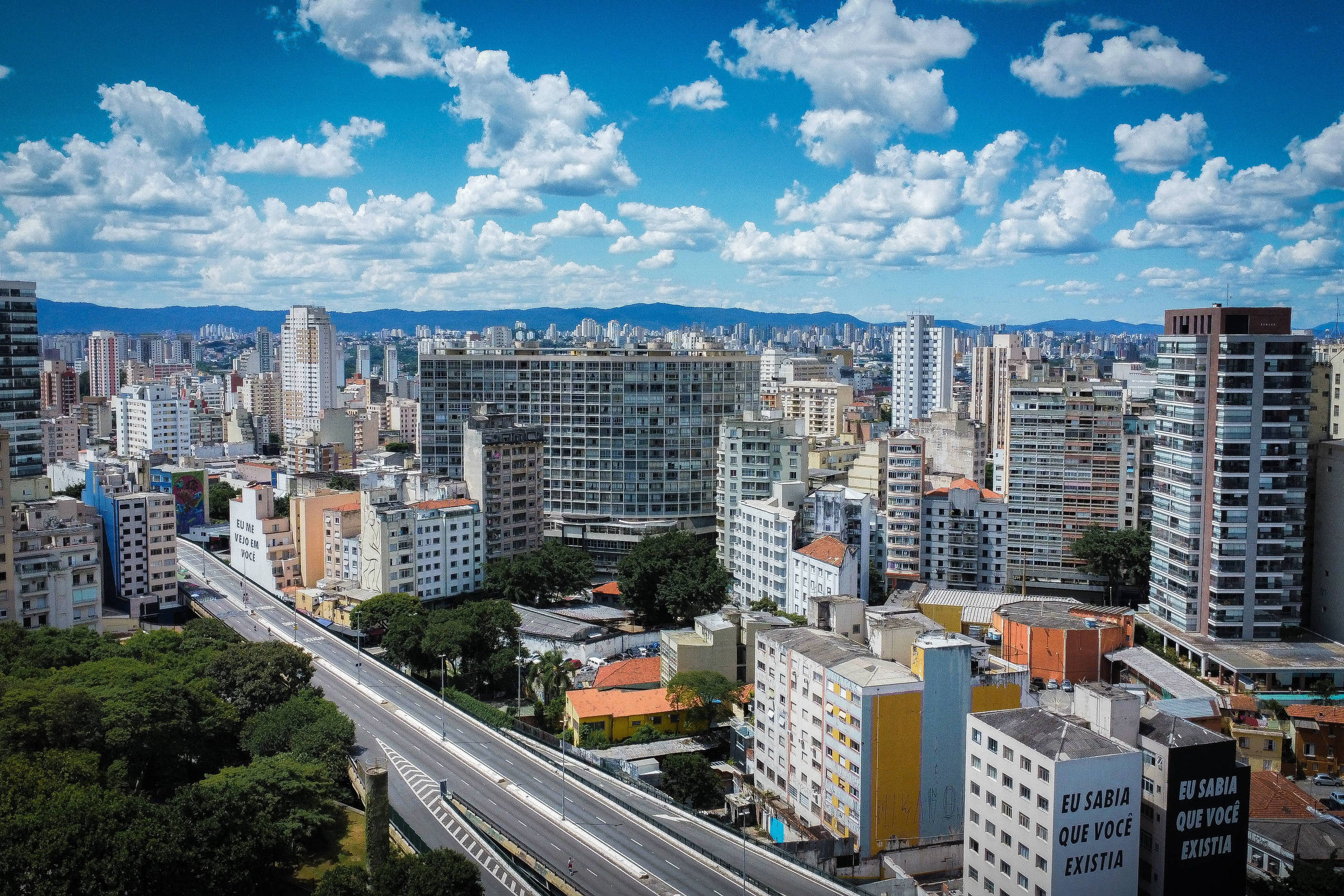 Tempo seco e temperaturas elevadas em São Paulo nesta sexta-feira
