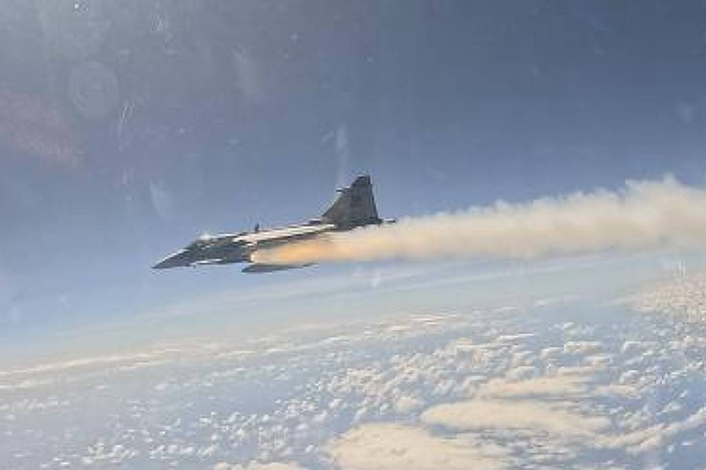 Primeiro lançamento do míssil Meteor pelo Gripen da FAB é realizado com sucesso