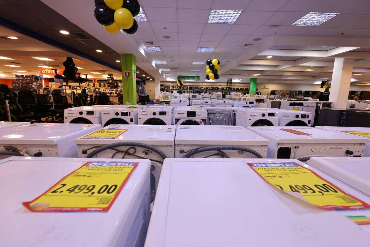 Comércio de rua em São Paulo apresenta Black Friday com movimento fraco